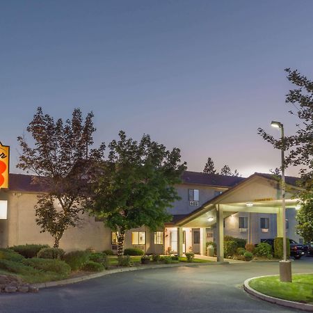 Super 8 By Wyndham Bend Hotel Exterior photo